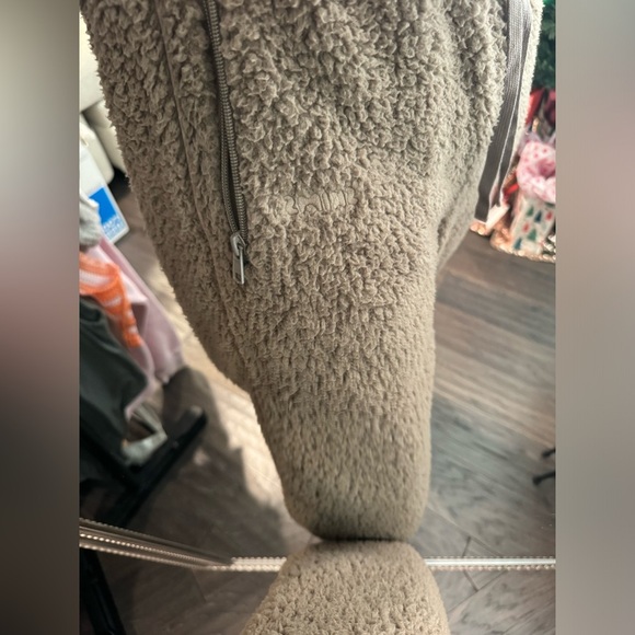 SKIMS Joggers - Picture 4 of 7